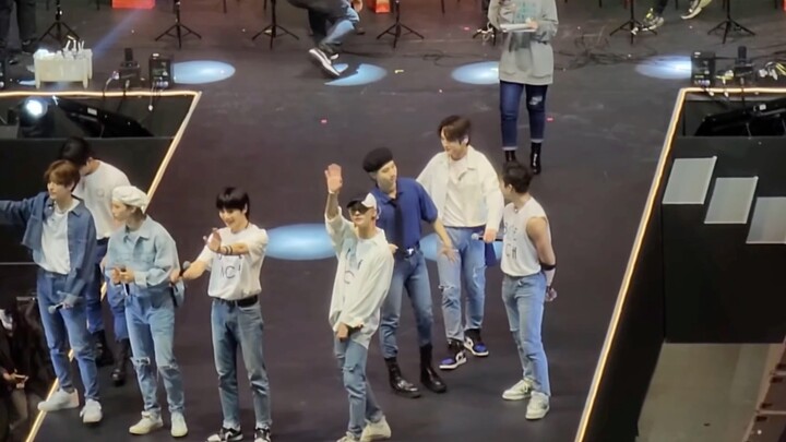 230120 Stray Kids Philippines Fan Meeting Random Dance Challenge ~ Full Venue