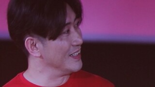 一秒入戏！当樱木花道的配音演员于正昇用角色方式自我介绍后，流川枫的配音演员官志宏：大白痴！