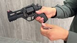 Izin: Revolver Aksi Ganda Badak Meong Bunga Ekor Delapan Bintang Biru