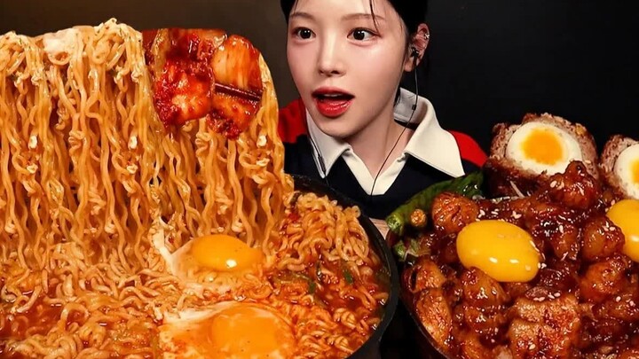 【Boki Chinese Subtitles】Savory, oily braised pork intestine rice—every bite is so satisfying!