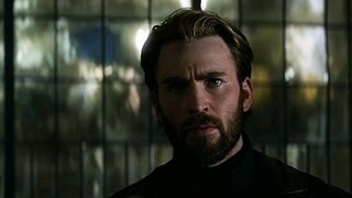 Wanda melakukan gerakan putus asa dan Captain America menyelamatkan hari itu