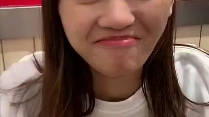 ماذا يحدث إذا تعمدت عدم شراء الأشياء التي تحبها صديقتك؟