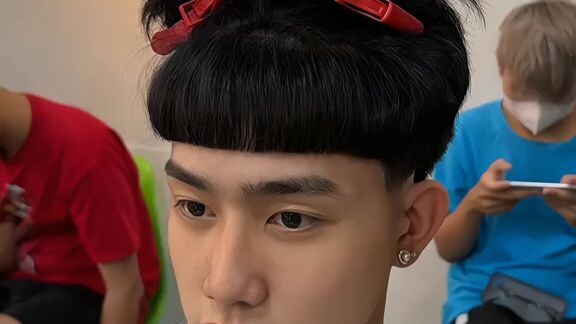 男士发型设计 帅气男士发型 理发师的神奇剪发男士剪发全过程 高级感男士发型 换个发型 理发前后大变身 这款发型太帅了 男生必试的发型 理发师推荐发型 帅哥发型改造 发型决定颜值 剪完太帅了 这发型绝了