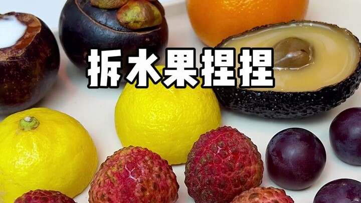 Let’s unpack and squish some fruit! The texture feels so satisfying!