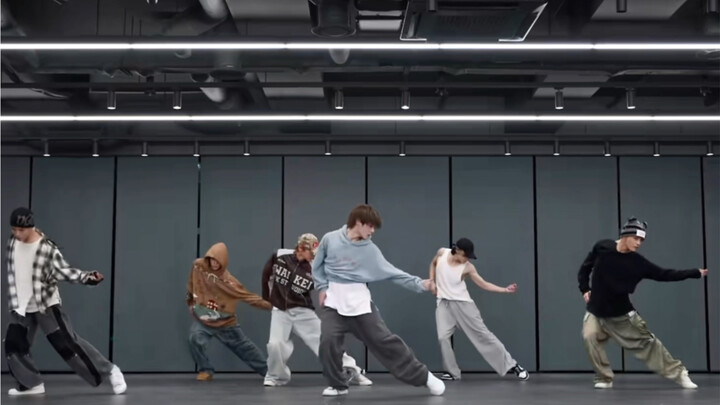【WEI SHEN V】أشعر وكأنني أشاهد مدون أزياء يرقص (مجموعة تمارين الشباب العصريين)