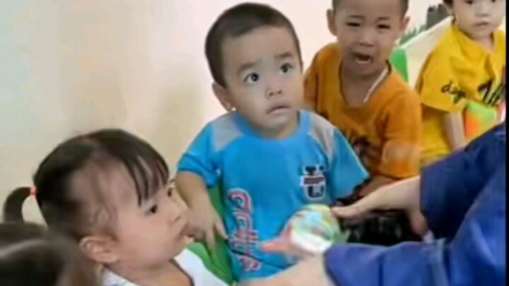 เด็กน้อย: ฉันกังวลเรื่องขนมซองนั้นจนเดินวนรอบไปทั่วเลย!