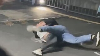 (هل يُمكن تفسير هذا أصلًا؟!) فنون قتالية مختلطة في شوارع شنتشن! أخلاقيات قتالية نبيلة، وصداقات من خل
