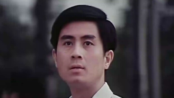 ความรู้สึกที่แน่วแน่มั่นคงเช่นนี้ อาจมีอยู่เพียงในยุคสมัยนั้นเท่านั้น #ภาพยนตร์เก่าเรื่อง “ดอกไม้สีฟ