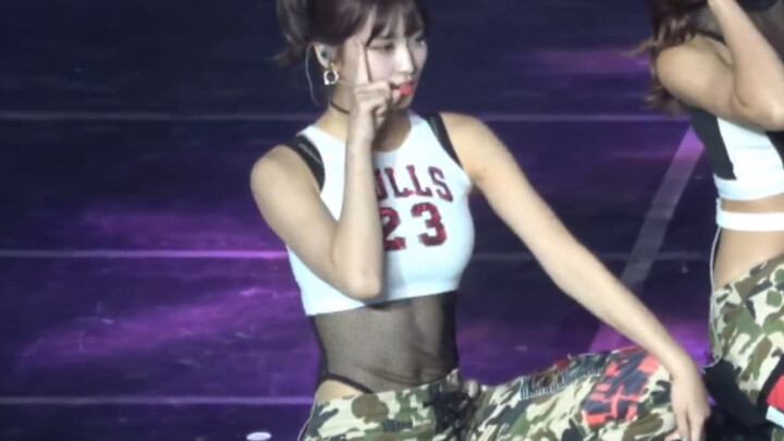 [TWICE MOMO] Faintly visible abs!! 171014 Like OOH-AHH Momo Hirai raw footage