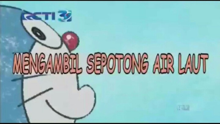 mengambil sepotong air laut