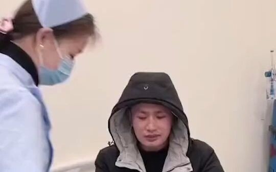 ทั้งชาวเสฉวนและฉงชิ่งและบุคคลภายนอกต่างก็เงียบงัน