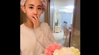 半夜坐起扇自己巴掌：我真是个坏妈妈😭