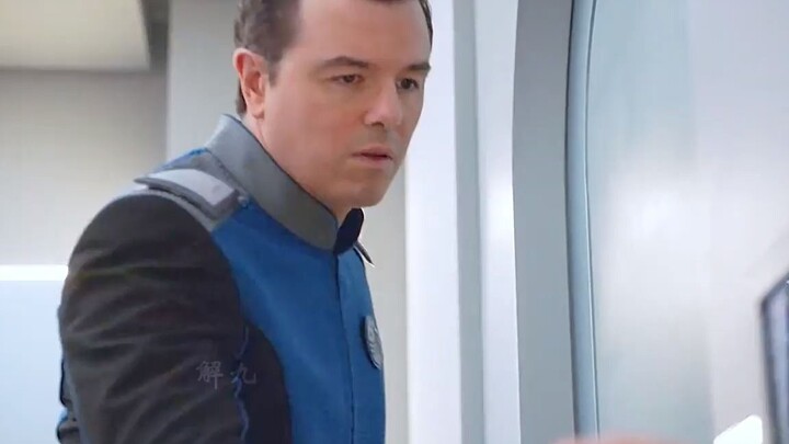 Empat ratus tahun kemudian, pesawat ruang angkasa sudah sangat umum, ternyata masih ada awak luar an