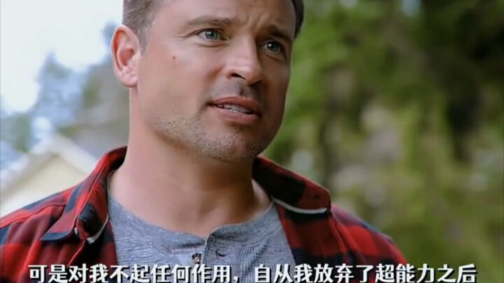 初代超人--最强超人之一，可以生啃氪石，手搓陨石，甚至可以扭转时间