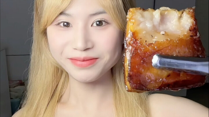 Pan-fried fatty pork!!! My absolute favorite!!! 🥩