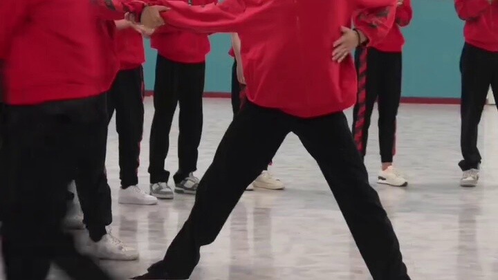 It's all about being handsome, it's time for the national standard students to perform #LatinDance#Y