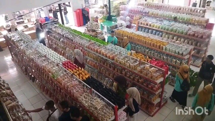 vlog edisi kunjungan industri ( mfayt) cari oleh oleh