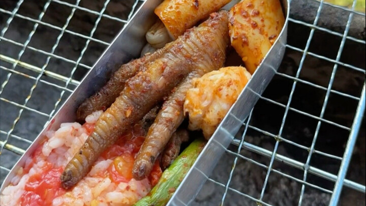 Ăn tạm vậy, Quan Âm Bồ Tát đã nghỉ hưu rồi!