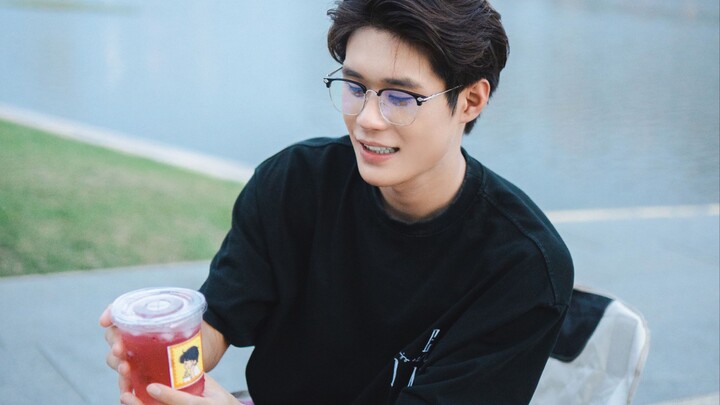 Spent 4 yuan to take photos for a street vendor (A7C, Tamron 35mm f/1.8)