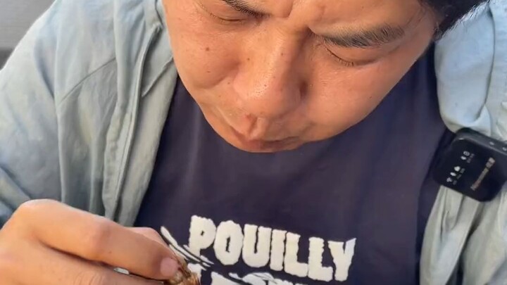 Makanan khas terkenal Yunnan: “Jangkrik Goreng”! Yang sudah coba, ayo tunjukkan kehebatanmu!