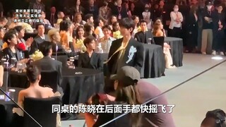 Berbagai wajah selebriti di balik kamera, sepatu kulit custom-made Yang Yang jadi sepatu bot hujan, 