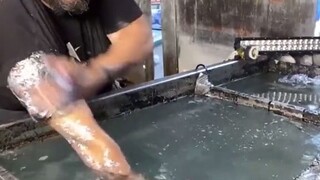 擅长“水转印”的网友，免费为小朋友们的义肢印上图案