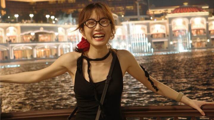“Bạn mặc cái này cũng đẹp đấy”