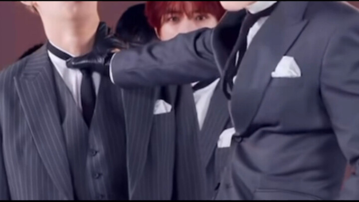 [TXT Cui Ranjun] The No. 1 in the team likes to pinch his brother's neck