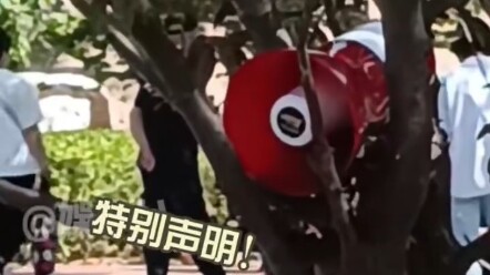 Is even the warning sign at Tianjin Zoo this unique? No monkeys are allowed to eat instant noodles!