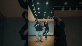 Le Know & Hyunjin 'Water Remix' #ytshorts #kpop #recommended #straykids #viral #shortsvideo #fy