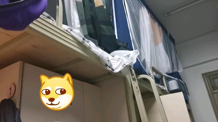 Salah! Ada benda kotor di asrama!