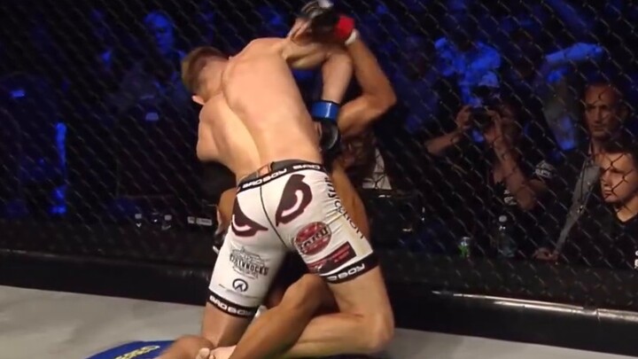 South Africa's Big Rhino wins welterweight title | Du Plessis