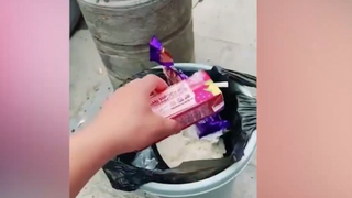 นะตะไม่มีใครรู้ว่าเราแอบกินขยะ