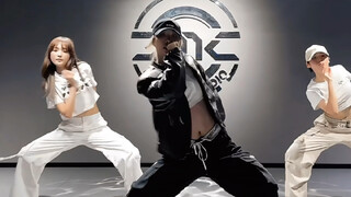 การเต้นประกอบเพลงโดยบาโอ | "You r my omega" ผู้หญิงก็เท่ได้