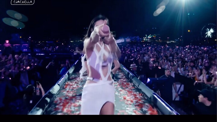 Đoạn biểu diễn làm nên huyền thoại của Jennie tại Coachella