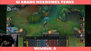 Si abang mainnya ngedumel terus nih !