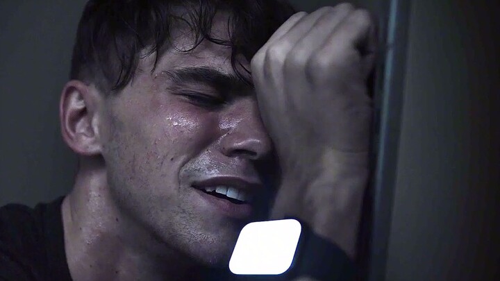 【Emergency Call/911】Tornado strikes; young man abandons girlfriend and hides alone in safe, only to 