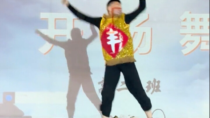 长春高中学校开场舞《红高粱模特队》 跳的棒就算了！关键他紧扣主题啊同志们啊！！！！！