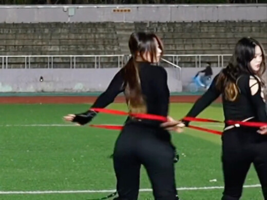 2025谁还没拥有个红背带呢#期待#李惠利#girls day