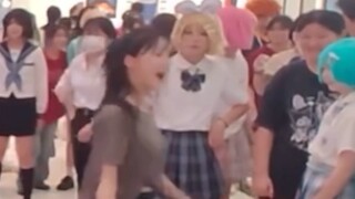 เมื่อถูกบอกให้เซอร์ไพรส์ก่อนเต้น...