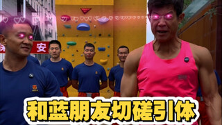 Berlatih pull-up 60 detik dengan teman biru