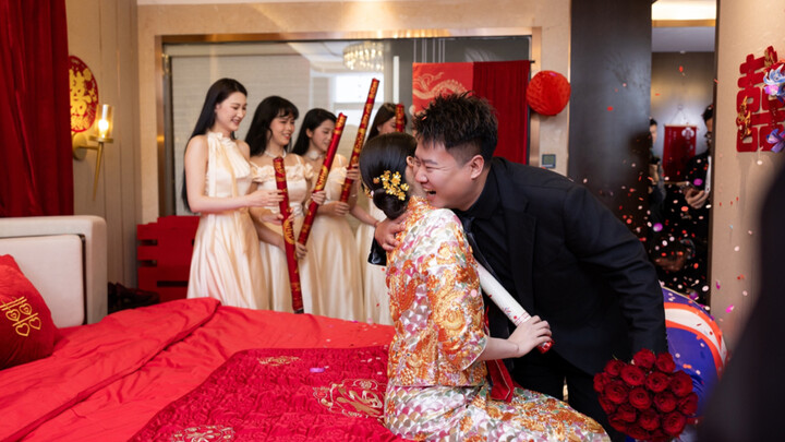 Begitu petasan meledak, Paman Kedua kehilangan pekerjaan