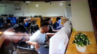 chơi cũng ko yên