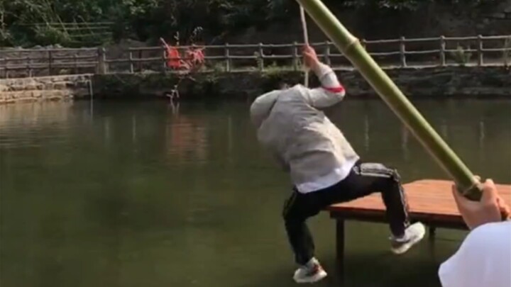 أنا محترف ولا أضحك عادةً إلا إذا لم أستطع مساعدة نفسي.