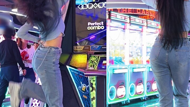 [le sserafim-unforgiven] Pertama kali memainkan versi terbaru Dance Dance Revolution dan membawakan 