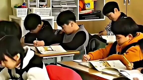 do you have a classmate so kind 🥰