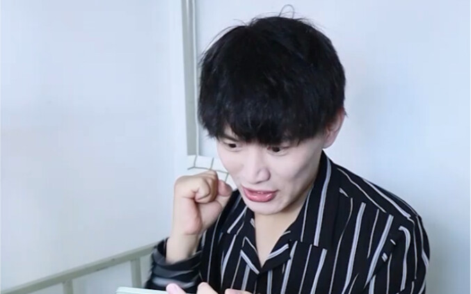 Reaksi berbeda di asrama putra dan putri saat EDG meraih juara...