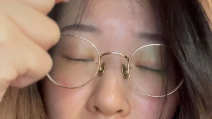 التصالح مع الوجه العاري يشبه أنني فقير جدًا لكنك تخبرني أنني بصحة جيدة