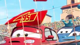 Chino: Don’t scream! The racing king was knocked out of the track by Roadhog. McQueen gave up the ch