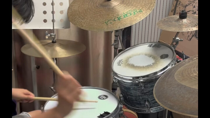 ضربت الطبل فطارده زملائي في الفريق على طول شارعين!